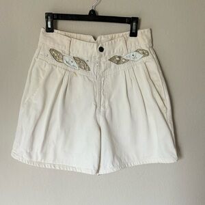 Cashe Vintage Pleated White High Rise Mom Shorts Womens